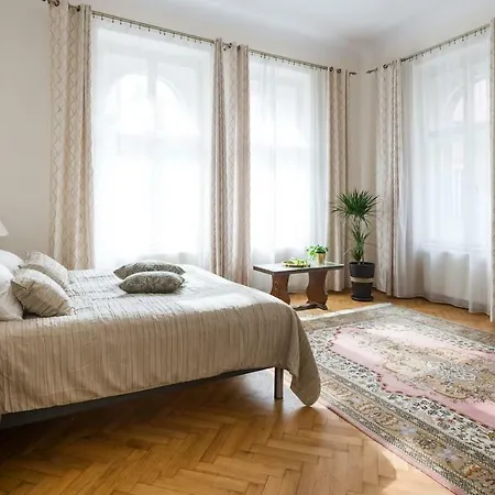 Belle Epoque I, Luxury 50m To Main Square Apartment